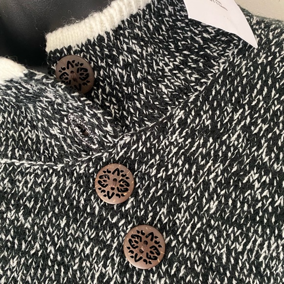 NWOT Appleseed’s Size M Sweater. - Picture 5 of 12